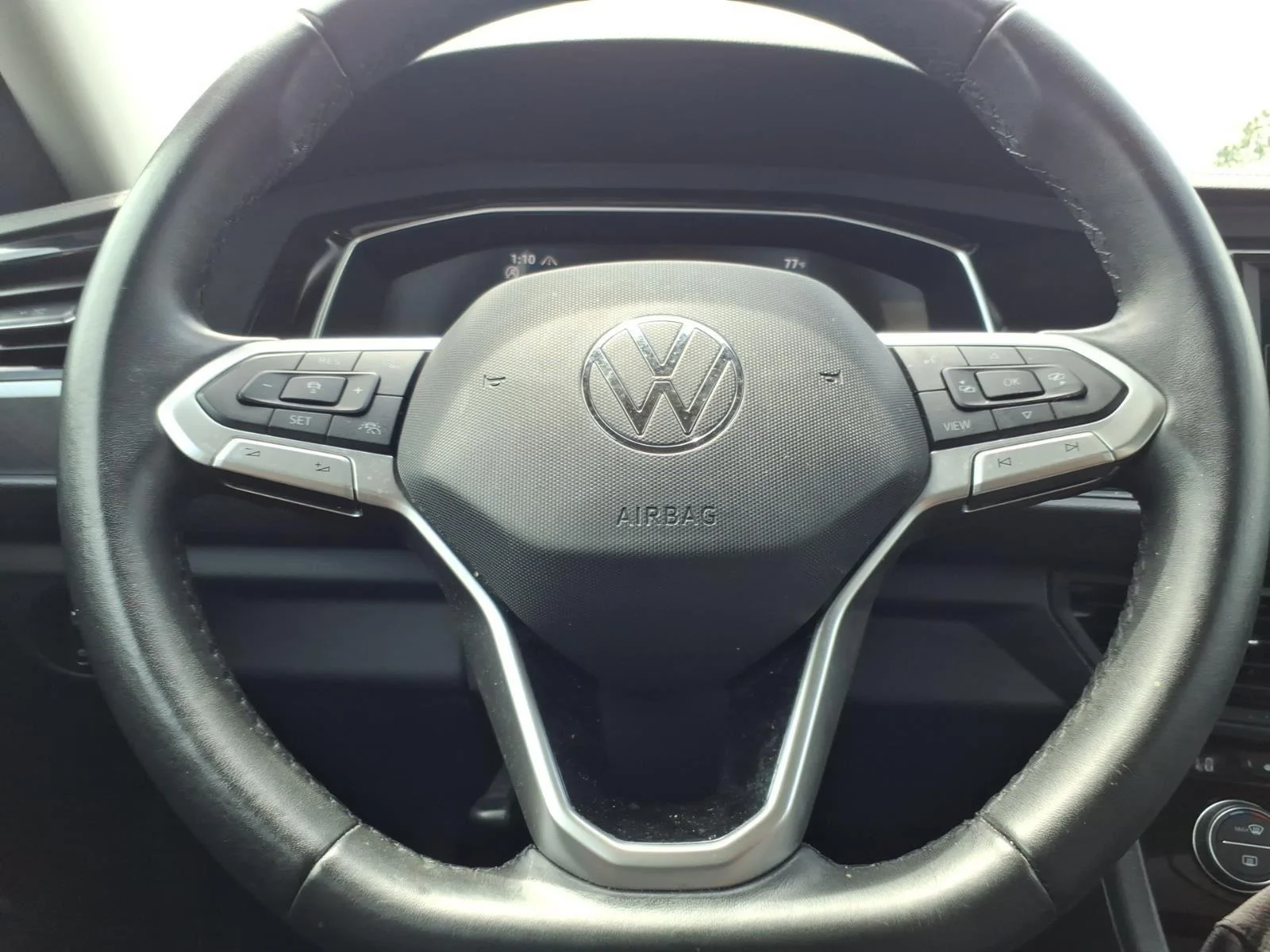 Used 2024  Volkswagen SE image 25