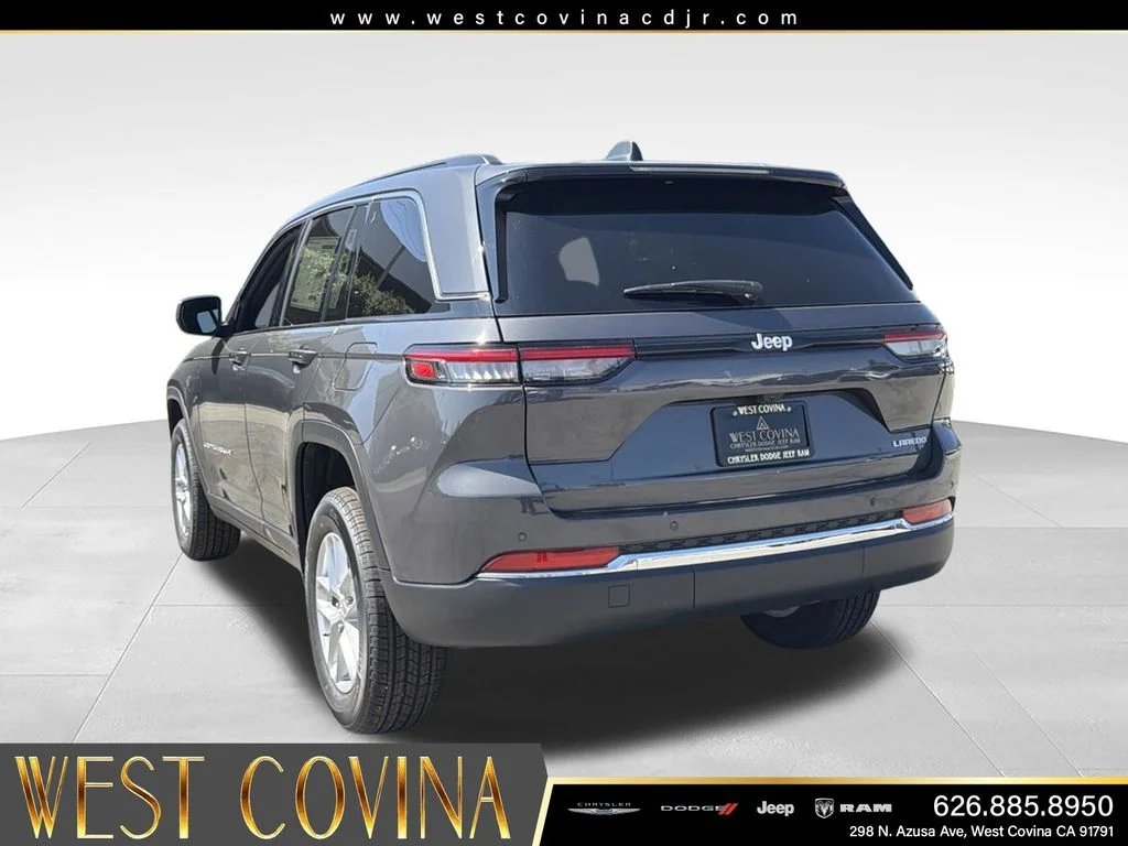 New 2026 Baltic Gray Metallic Clearcoat Jeep Laredo image 10