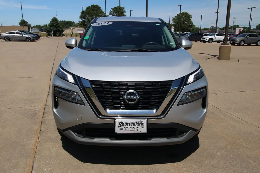Used 2023 Silver Nissan SV image 2
