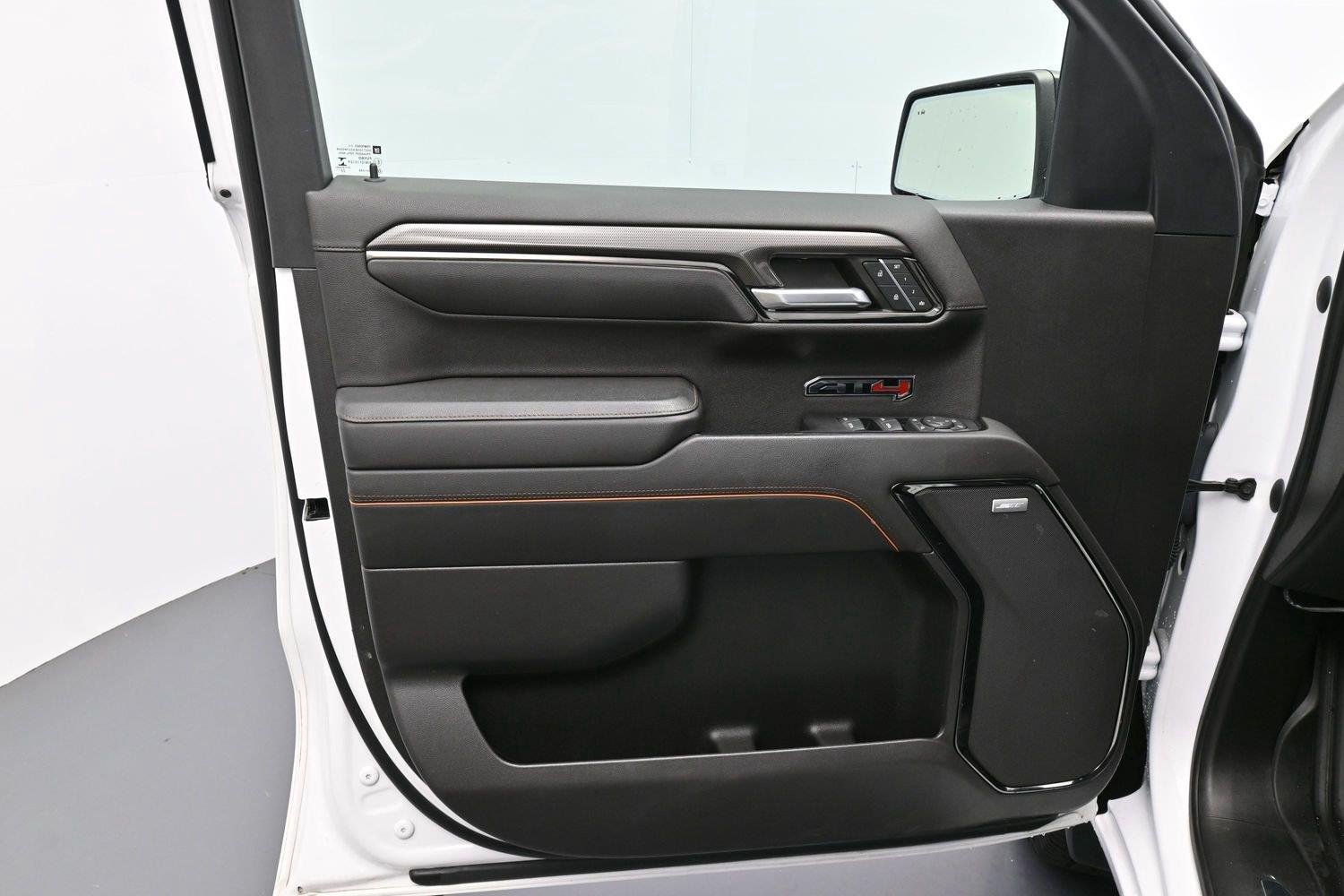 Used 2023 SUMMIT WHITE GMC AT4 image 9