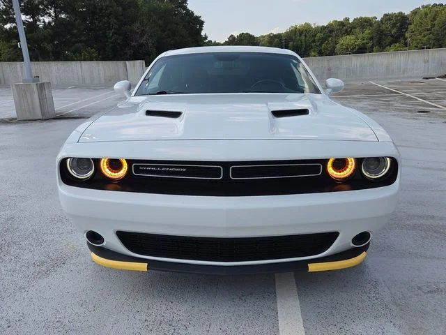 Used 2023 White Dodge SXT image 2