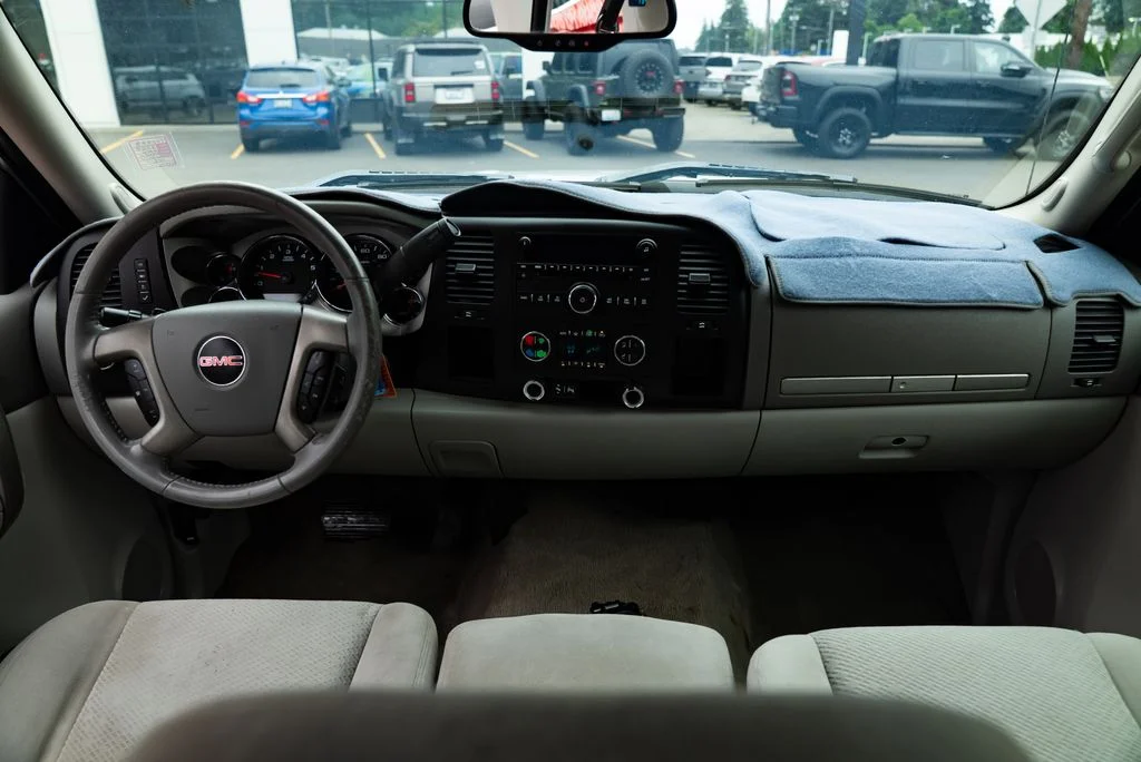 Used 2008 White GMC SLE1 image 8