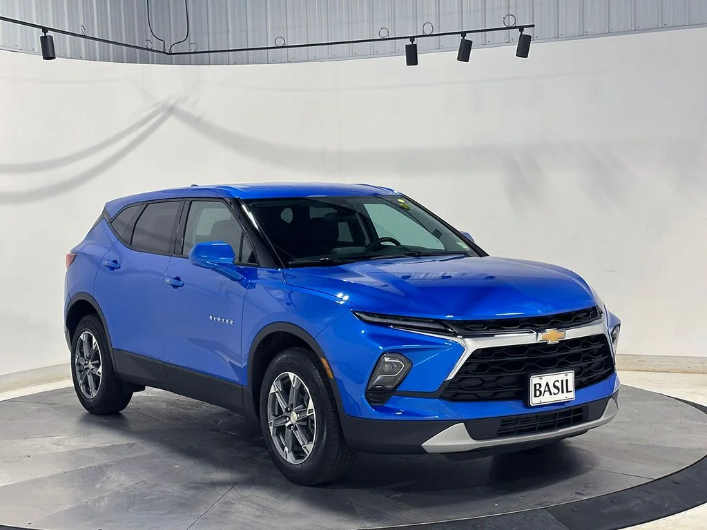 Used 2025 Blue Chevrolet LT image 39