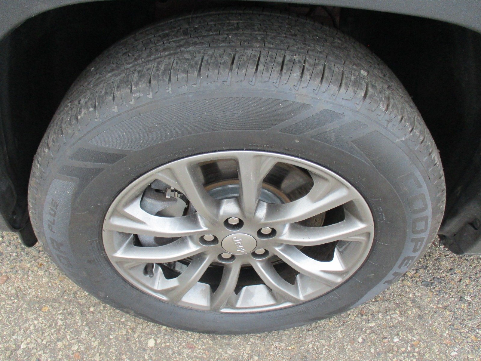 Used 2020 RED Jeep Latitude Plus image 11