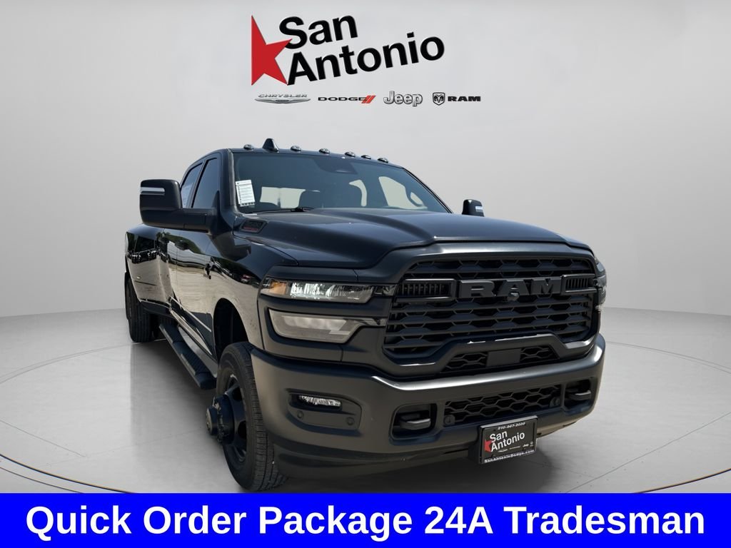 New 2026 Diamond Black Crystal Pearl-Coat Exterior Paint RAM Tradesman image 3