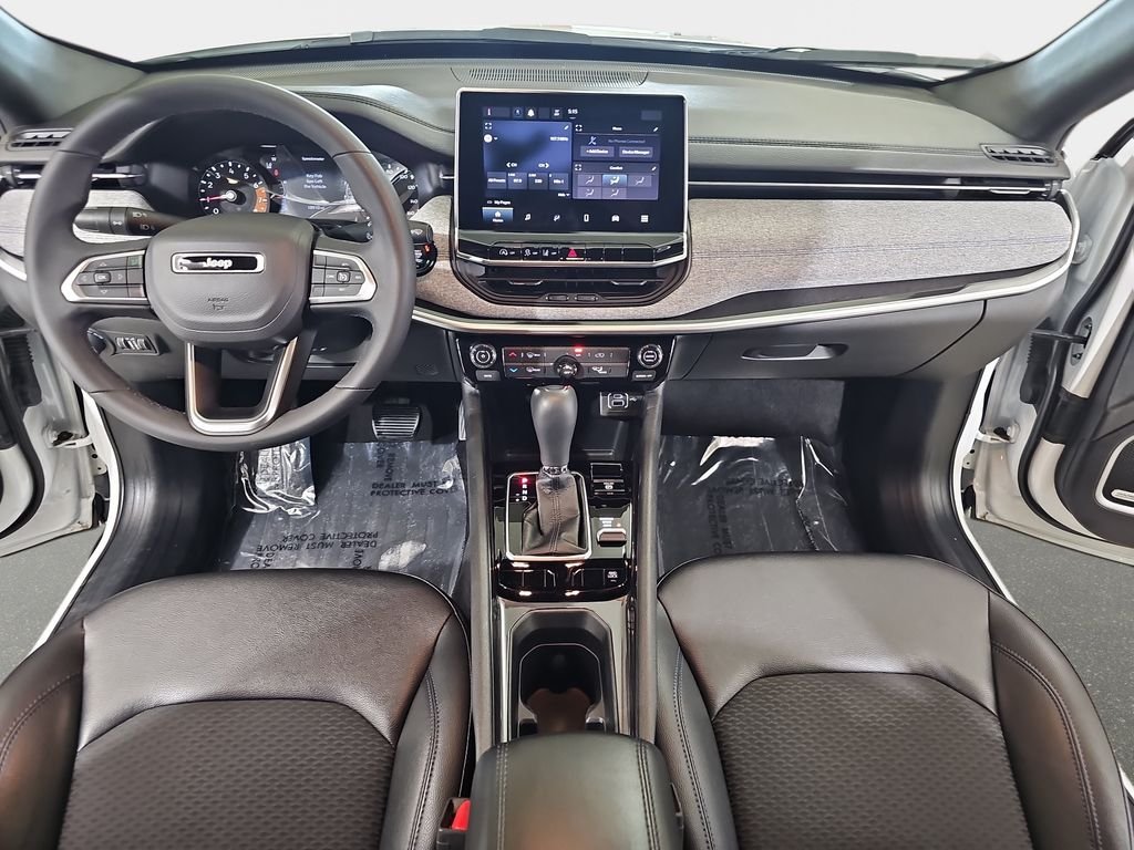 Used 2024 White Jeep Latitude image 10