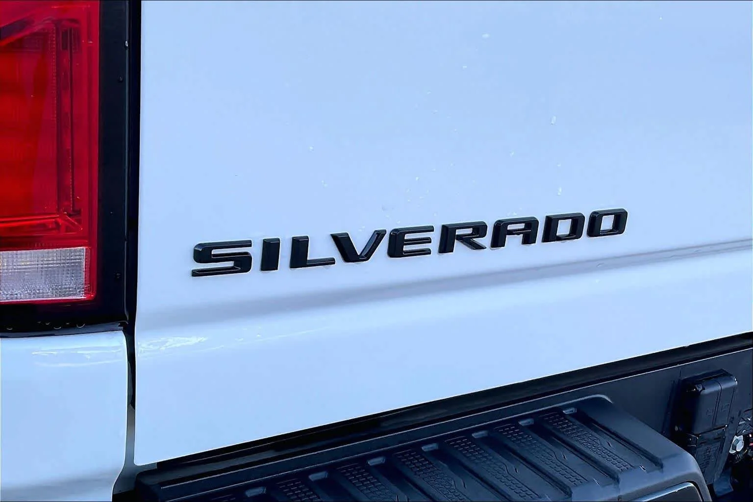 Used 2025 Summit White Chevrolet LT image 27