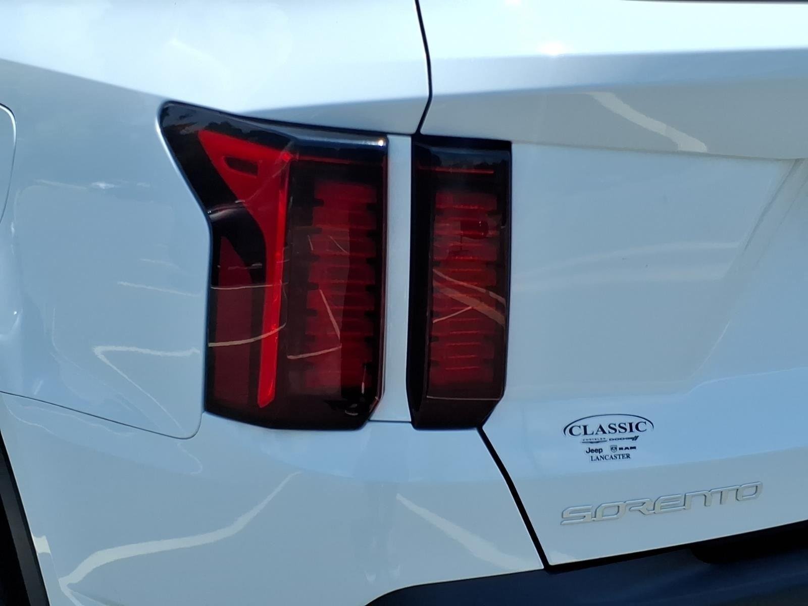 Used 2023 Glacial White Pearl Kia LX image 16