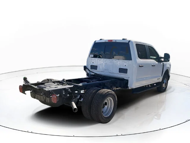 New 2027 Oxford White Ford XL 4WD CREW CAB image 5