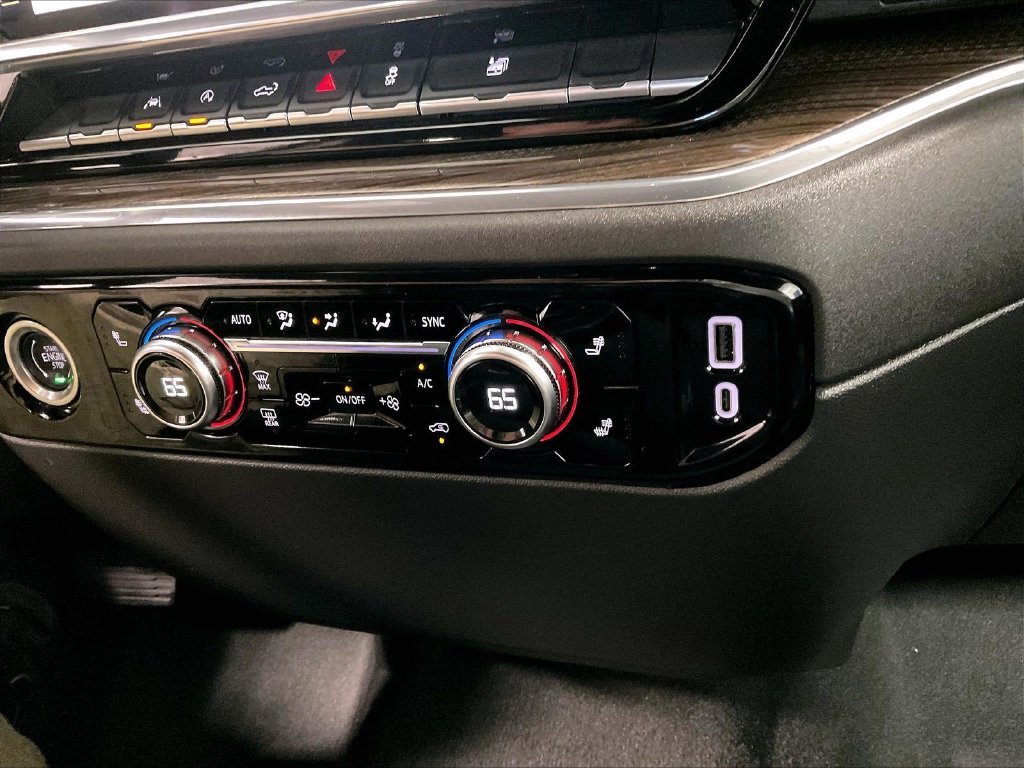 Used 2024 White GMC Elevation image 26