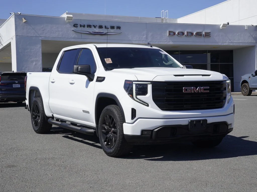 2023 GMC Sierra 4WD Crew Cab Short Box Elevation's photo