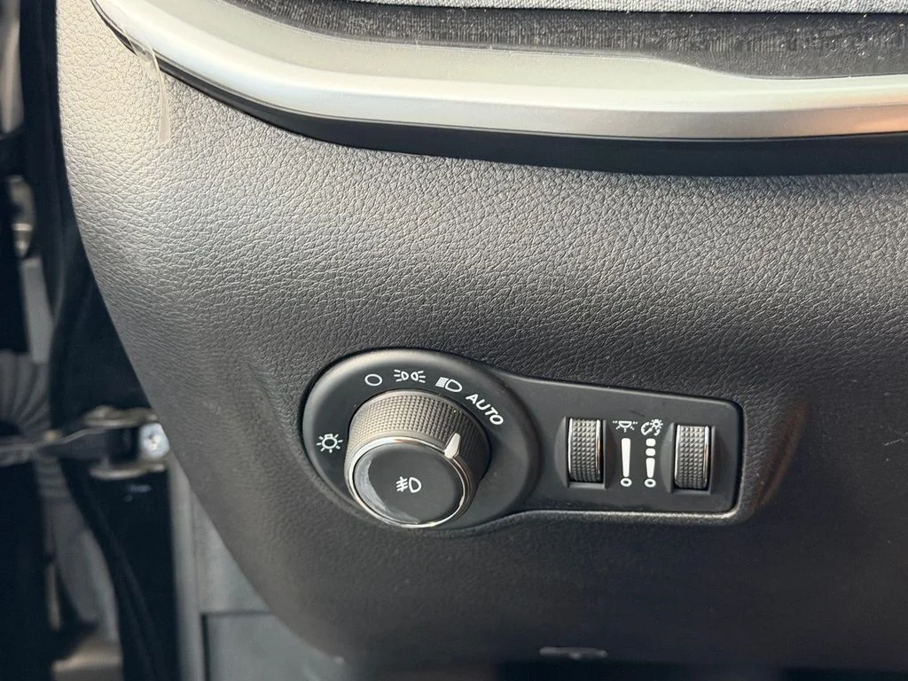 Used 2024 Black Jeep Latitude image 26