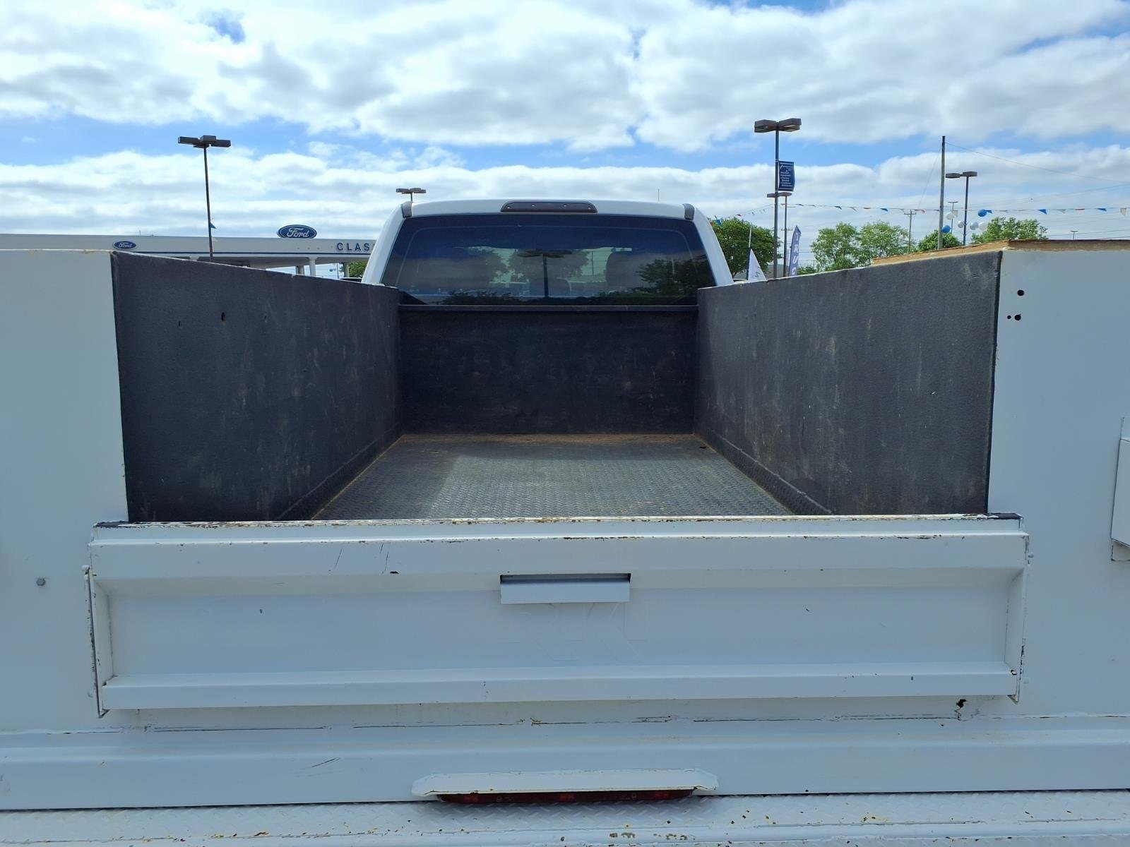 Used 2017  Ford XL image 29