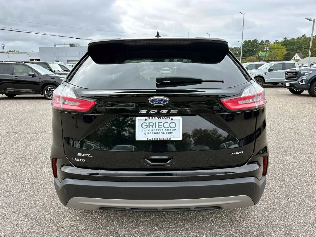 Used 2024 Black Ford SEL image 4