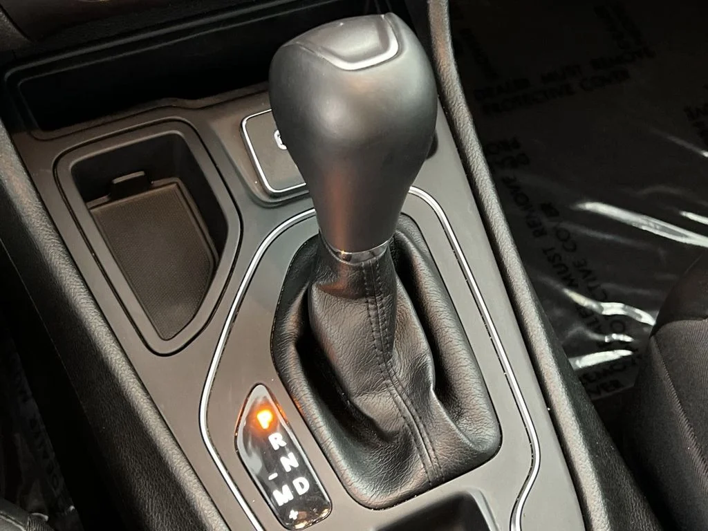 Used 2021 Gray Jeep Latitude Lux image 21