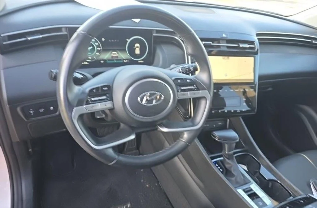 Used 2024 White Hyundai SEL image 6