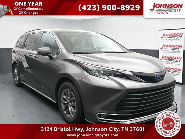 2024 Toyota Sienna XLE 8-Passenger Hybrid FWD's photo