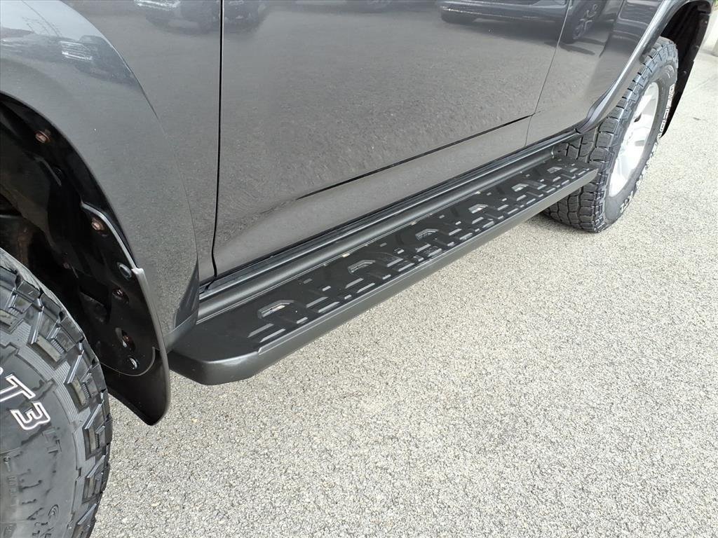 Used 2015 Magnetic Gray Metallic Toyota SR5 Premium image 11