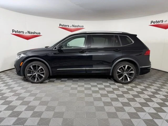 Used 2022 Black Volkswagen 2.0T SEL R-Line image 4