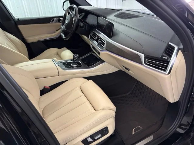 Used 2022 Jet Black BMW sDrive40i image 25