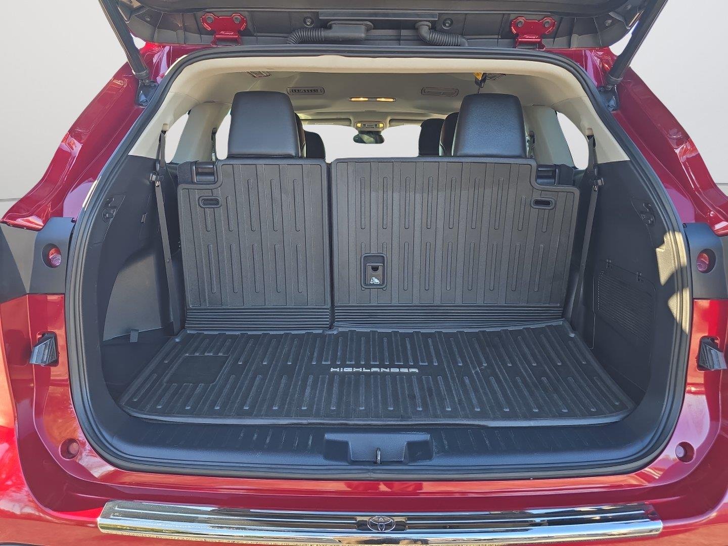 Used 2022 Ruby Flare Pearl Toyota XLE image 29