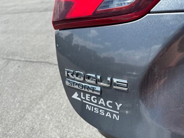 Used 2017 Gray Nissan SL image 13