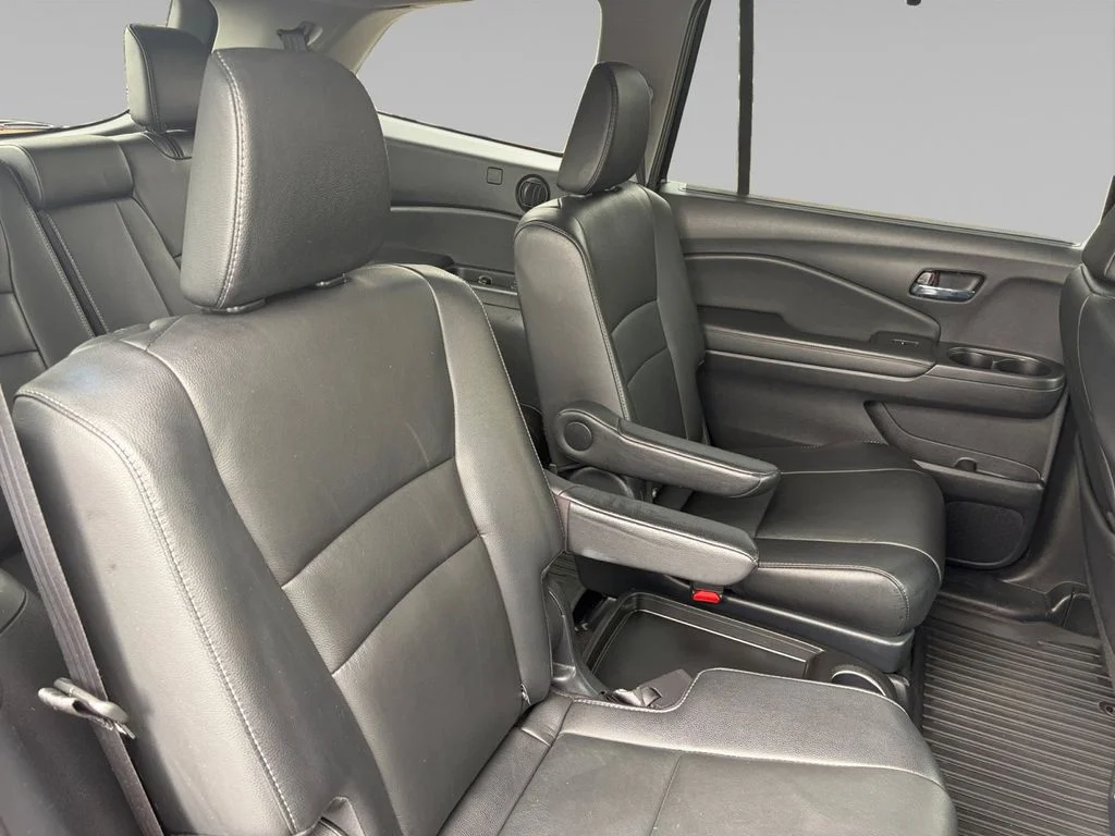 Used 2019  Honda Touring image 16