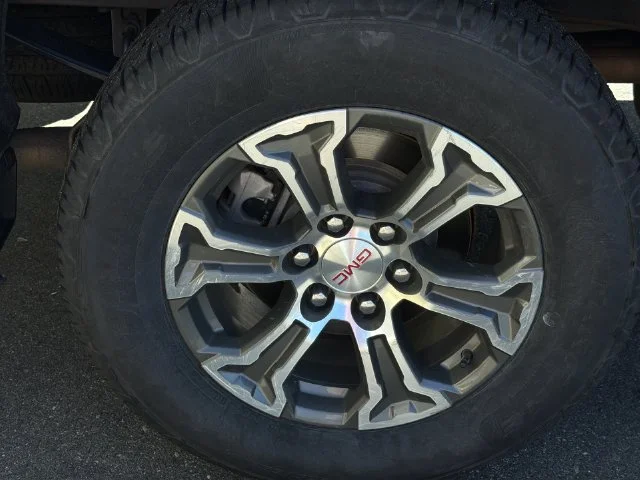Used 2025 White GMC SLT image 5