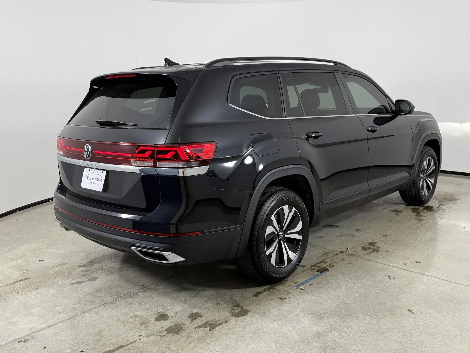 New 2026 Deep Black Pearl Volkswagen 2.0T SE image 5