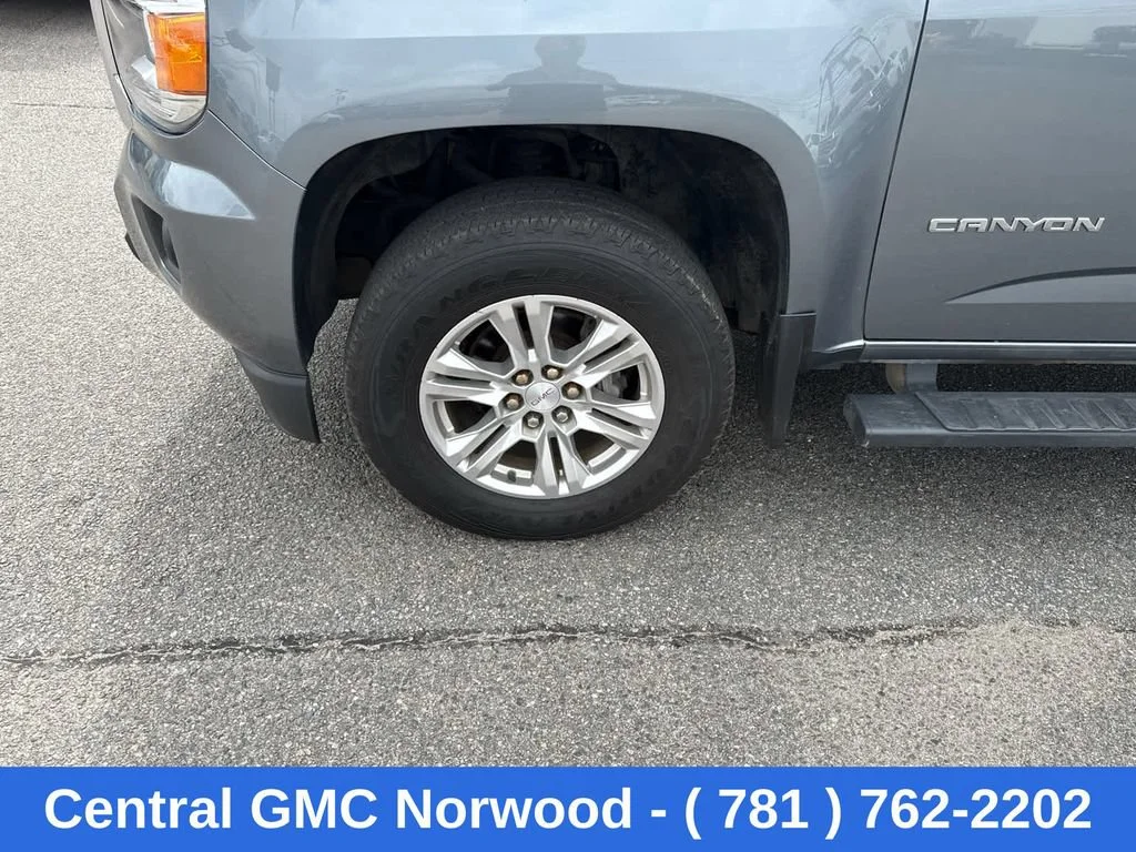 Used 2020 Gray GMC 4WD SLE image 9