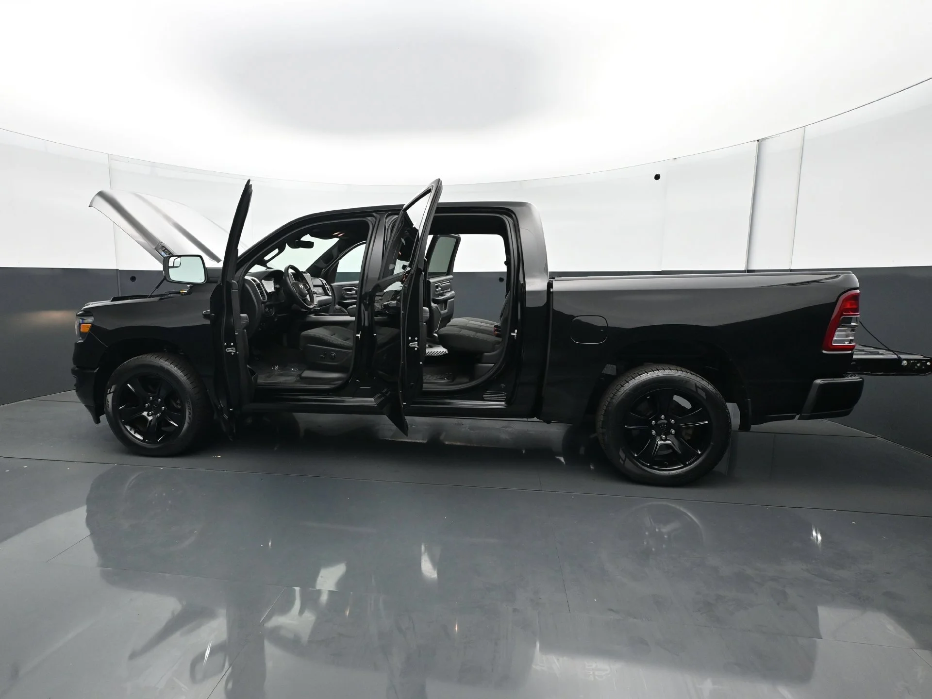 Used 2023 Diamond Black Crystal Pearlcoat Ram Big Horn/Lone Star image 32