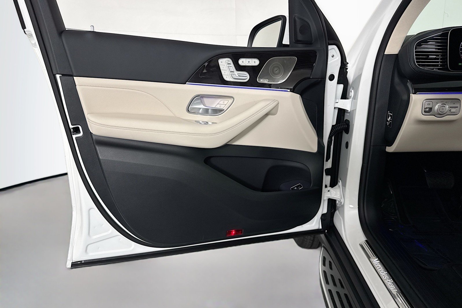 New 2026 Polar White Mercedes-Benz GLS 450 4MATIC® SUV image 21
