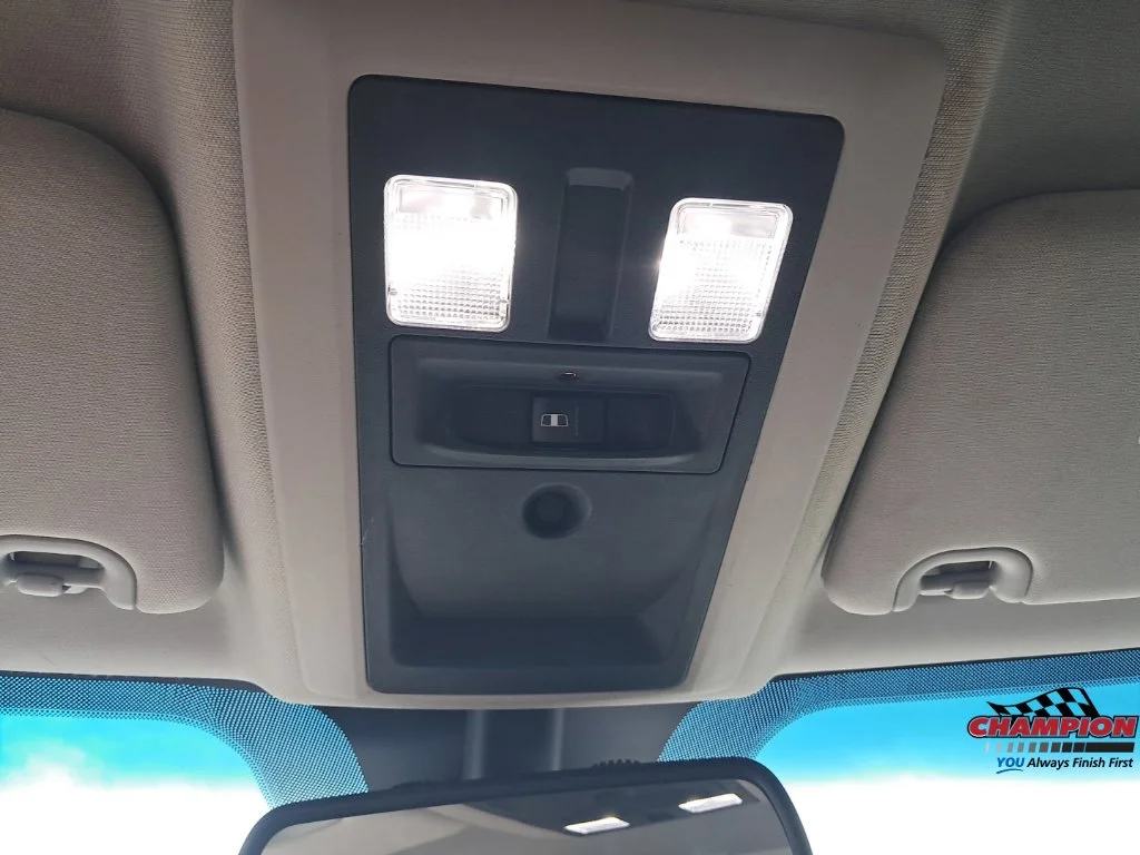 Used 2016 White Ram SLT image 23