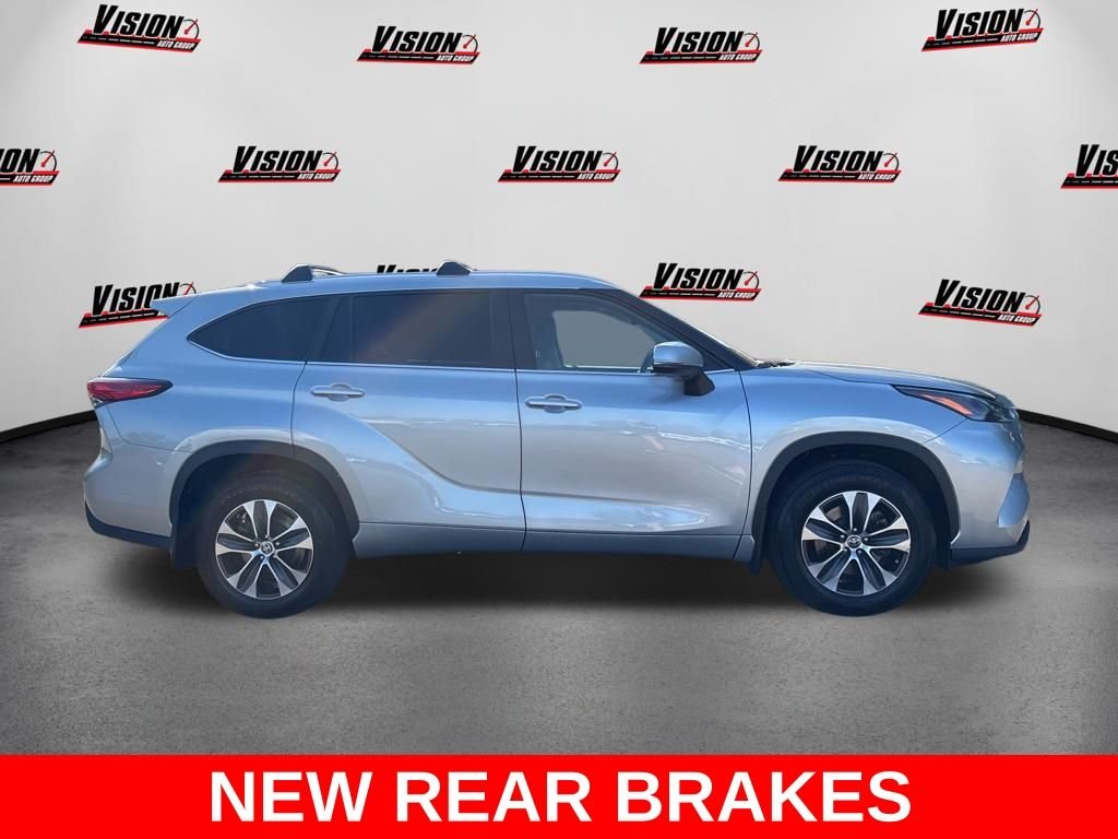 Used 2023 Silver Toyota XLE image 4
