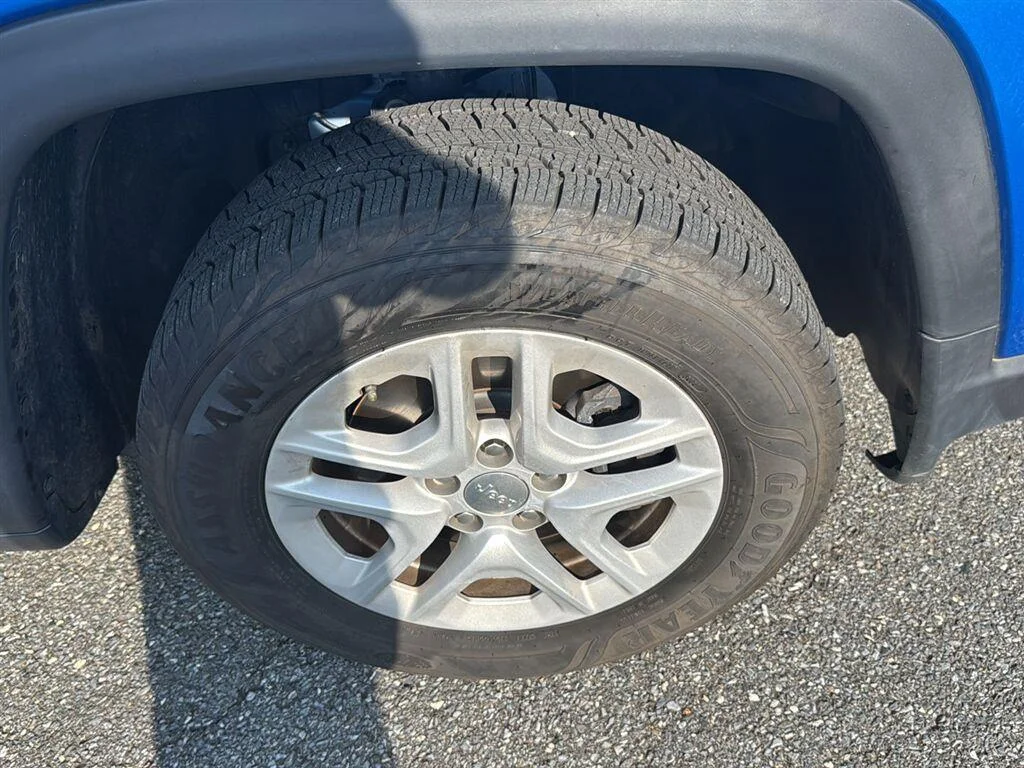 Used 2020 Laser Blue Pearlcoat Jeep Sport image 14