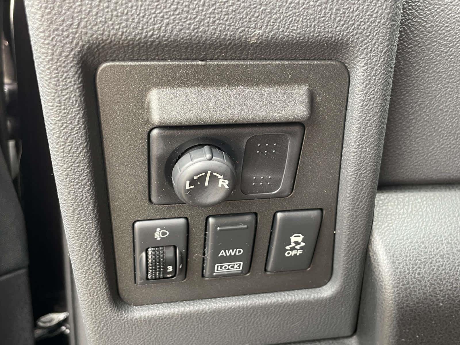 Used 2012 Black Amethyst Nissan SL image 28