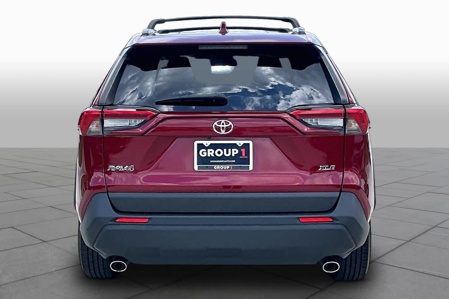 Used 2019 Ruby Flare Pearl Toyota XLE image 5
