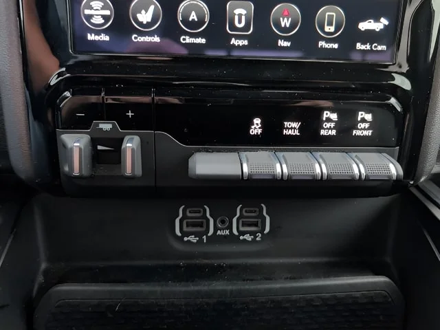 Used 2020 Patriot Blue Pearlcoat Ram Laramie image 15