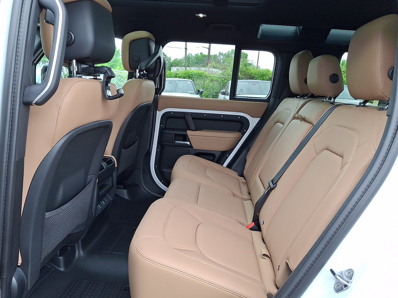 New 2026 Fuji White Land Rover P400 X-Dynamic SE image 5