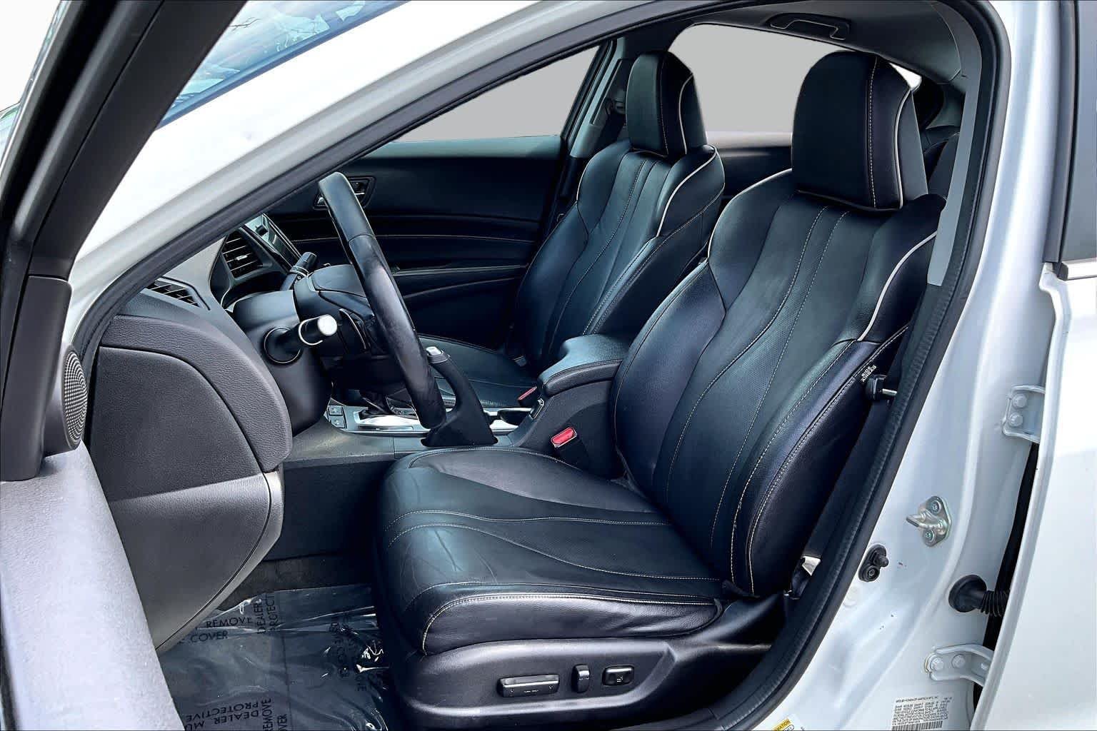 Used 2019 Platinum White Pearl Acura w/Premium Pkg image 8
