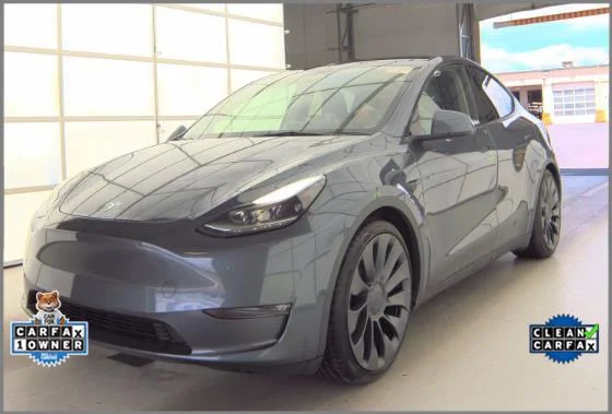 Used 2023  Tesla Performance image 1