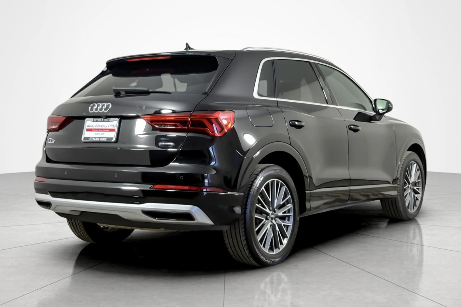 Used 2022 Mythos Black Metallic Audi Premium 40 TFSI quattro image 5