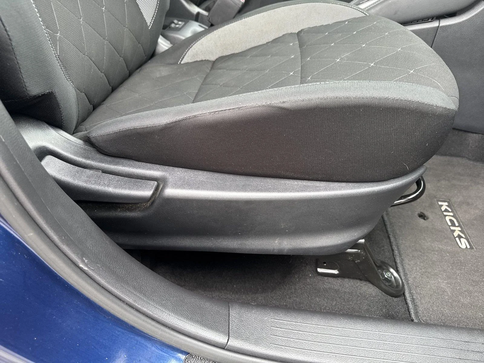 Used 2020 Deep Blue Pearl/Fresh Powder Nissan SV image 28