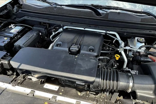 Used 2025 Black Chevrolet ZR2 image 31