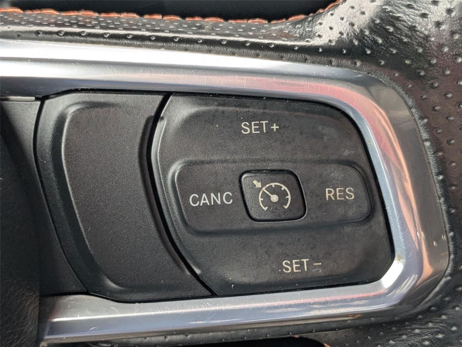 Used 2022 Black Clearcoat Jeep Mojave image 15