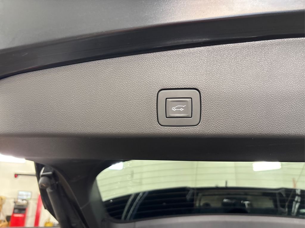 Used 2023 Black Buick Essence image 14