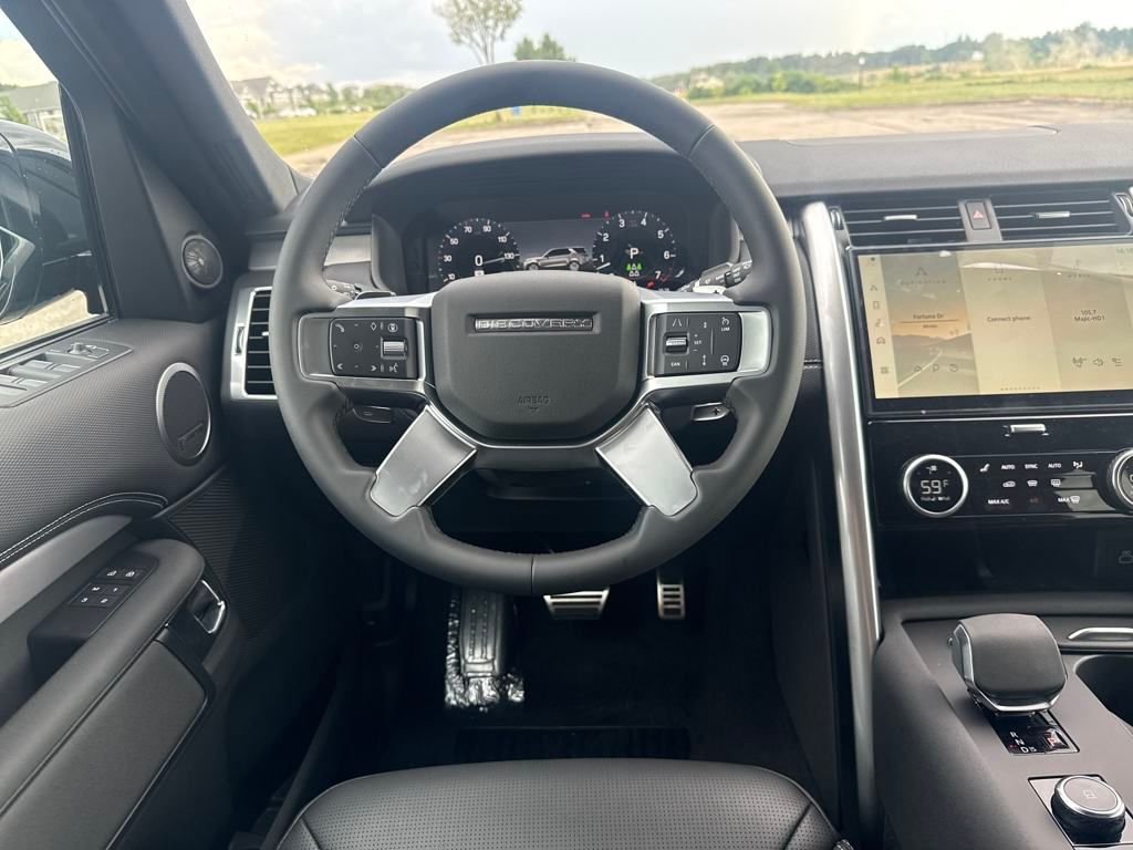 Used 2025 Black Land Rover Dynamic SE image 13