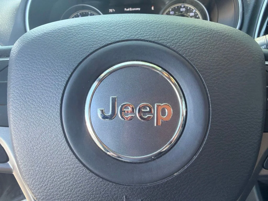 Used 2019 Gray Jeep Limited image 32