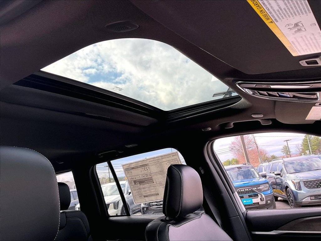 New 2026 Bright White Clear-Coat Exterior Paint Jeep Altitude image 18