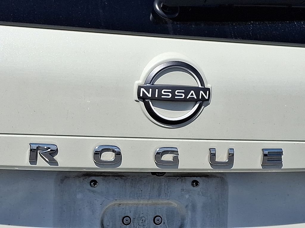 Used 2023 White Nissan SV image 9